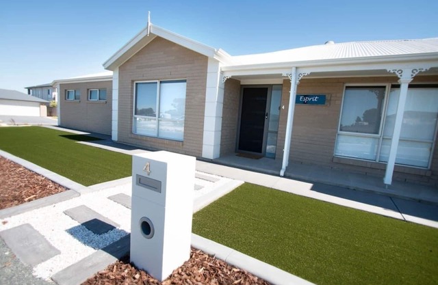Contemporary ‘Esprit’ with river reserve access