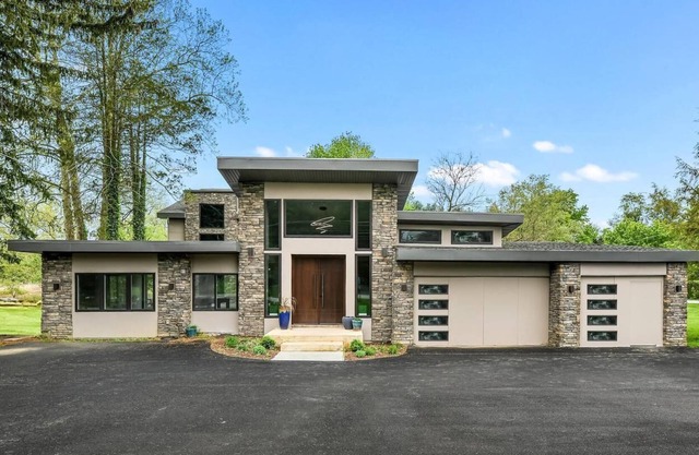 Contemporary Luxury Villa in Convenient Baltimore County
