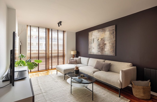 Contemporary on the Canal, by Veeve