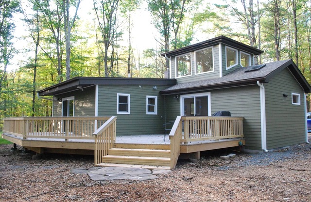 Contemporary, Secluded Cabin in the Heart of Woodstock W/Fireplace