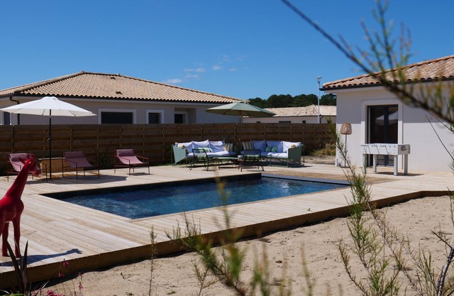 Contemporary villa with swimming pool and garden 900 m2 - Ideal for SUMMER and WE in May/June