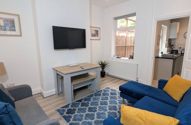 Contractors 4BR Home, Newly Refurb, Nr Centre