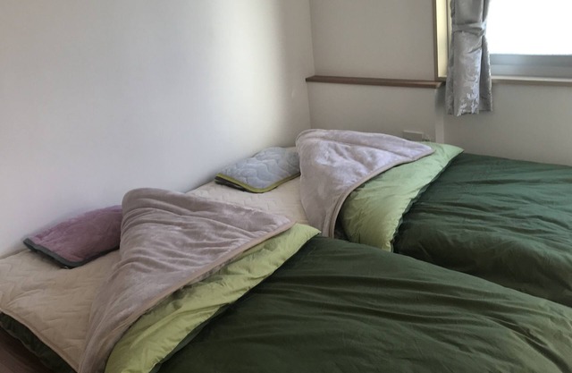 Convenient access, quiet, clean, independent and relaxing space. 14 stairs on the 2nd floor.