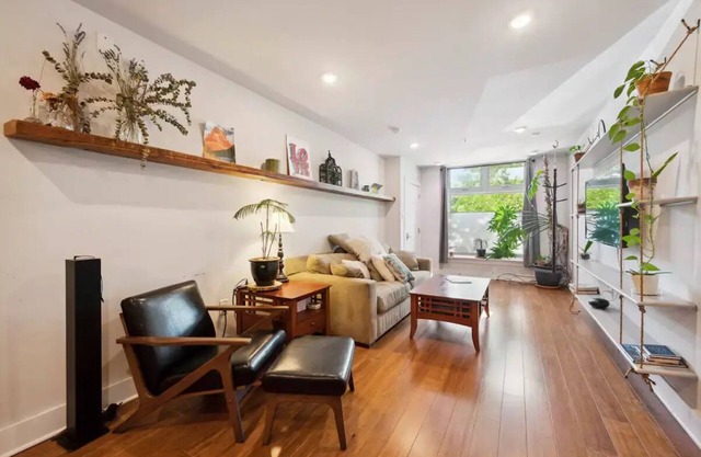 Convenient Art Museum Apartment