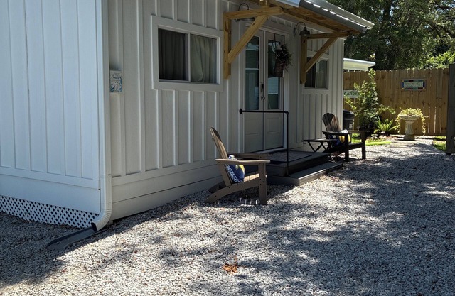 Convenient Cozy Fairhope Guest Cottage
