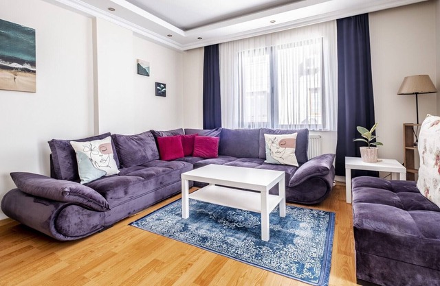 Convenient Flat w Balcony 7 min to IKEA