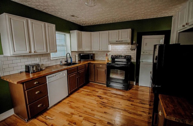 Convenient Riverside Retreat!