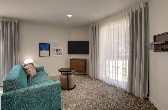 Convenient Stay in San Jose! 2 Convenient Units, Free Breakfast, Full Kitchen!