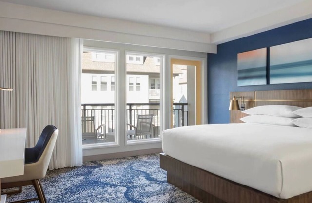 Convenient Stay in Virginia! Onsite Pool, Close to First Landing State Park