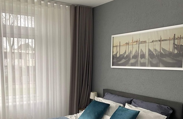 Conveniently located quiet and spacious apartment