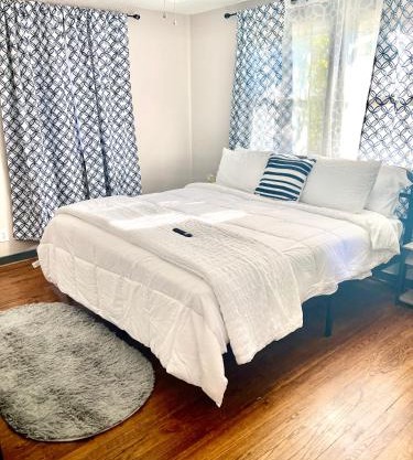 Conveniently located spacious 3br Bush tavern