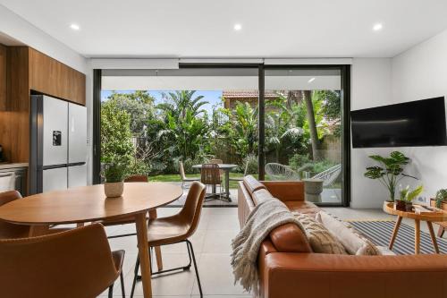 Coogee Coastal Retreat #1 - Bright, Modern & Pet Friendly