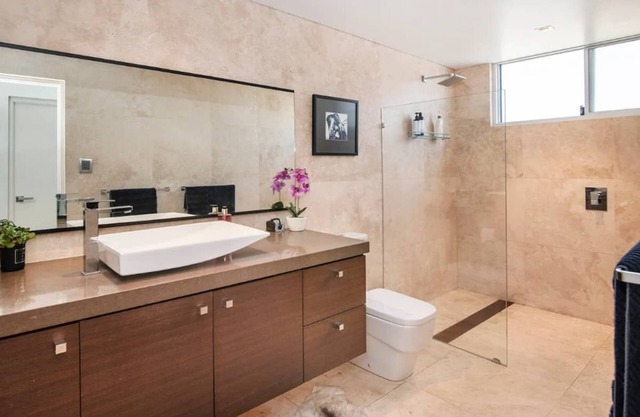 Cooinda - sweeping ocean views, walk to beach