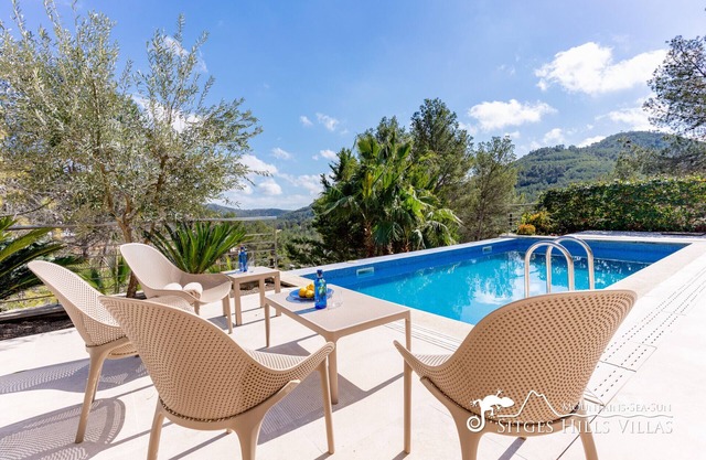 Cool and Stylish Villa Avanti