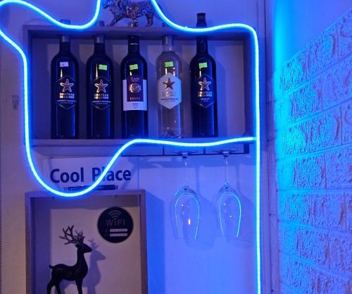 Cool place - חדרים דלוקס - ליד בי"ח "שיבא"-"בלינסון"-"בר אילן"-"מכללת ר"ג" - חניית רכבים P חינם זמינה 24-7 - חשבונית מס