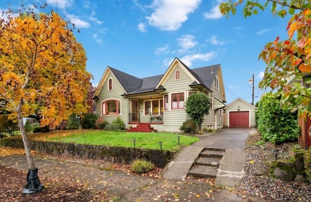 Cool Uptown Village Stay