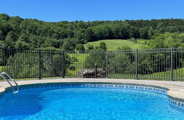 Coop Diamonds Luxury Rentals @ Honey Joe Acres