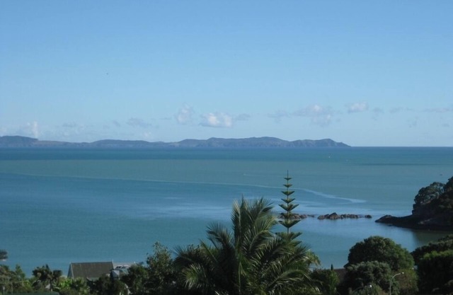 Coopers Beach house with stunning views over Doubtless Bay
