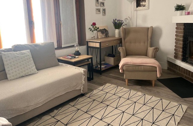 Coqueta casa con jardín privado. Las mascotas son bienvenidas.