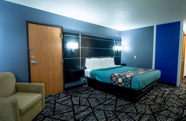 Coratel Inn and Suites By Jasper - Standard 1 King Bed Non Smoking