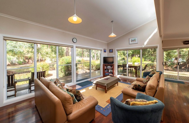 Corella Cottage, 3Br/2Bath Beautiful location & Kangaroos galore!