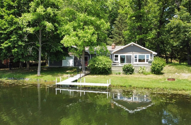 Corey Lake, High speed internet, Dock, Deck, Skiing, Fishing. Apple Picking