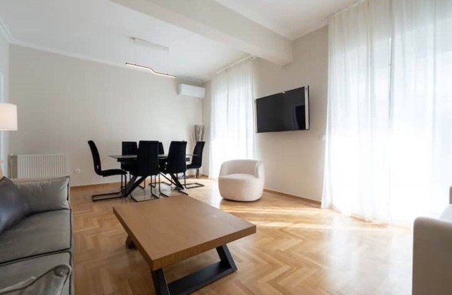 Corner penthouse in Acropolis