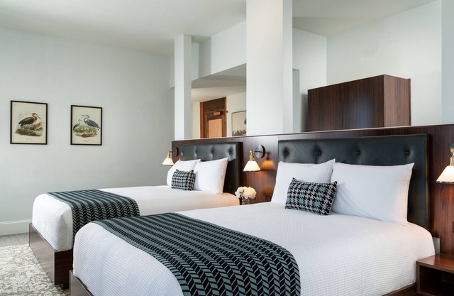 Corner Room w/Gorgeous City Views Free Wifi, Close to Restaurants, Shops & More!