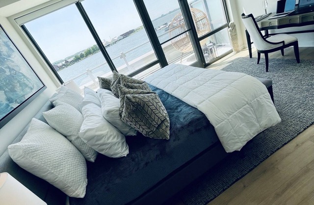CORPORATE RENTAL ON THE RIVER IN SOUTHWEST WASHINGTON DC