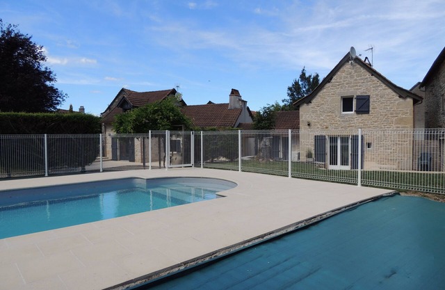CORPS DE FERME - 2 GITES - PRIVATE SWIMMING POOL
