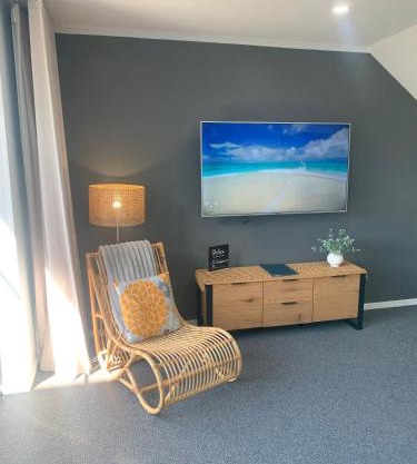 Corrigans Beach View Apartment 211