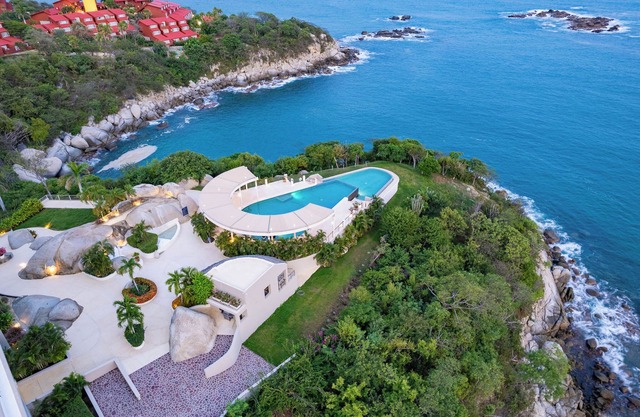 Cosmo Ocean View Condo - Electricity Fees Included