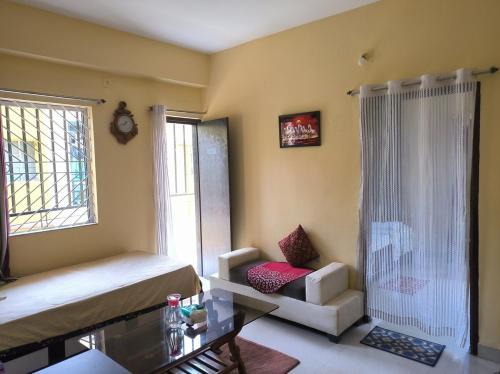 Cosy 1BHK well furnished flat-Kamal Jal