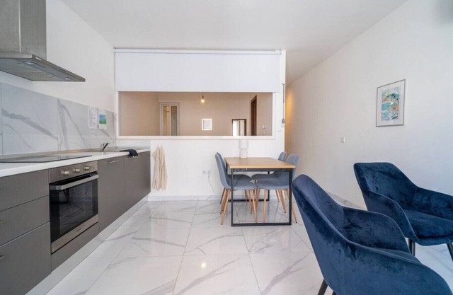 Cosy 2BR Apt w/private balcony in Xlendi