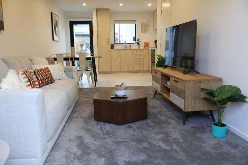 Cosy 2BR House in Awaroa Road