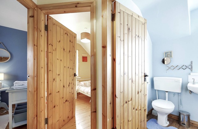 Cosy 3 bed cottage with a indoor fireplace!