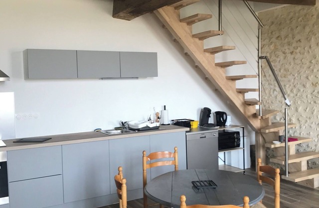 Cosy 4-person gîte between Royan and Bordeaux in the middle of the vineyards