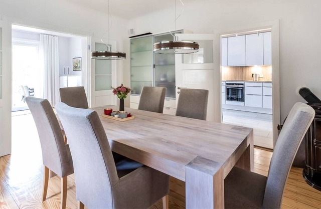 Cosy 5BR Classical Home & Modern Interior Design3