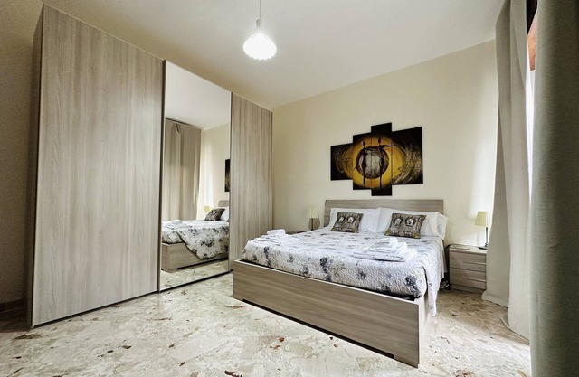 Cosy Abode: Apartment in the Square with View, Kitchen, and Exclusive Terrace