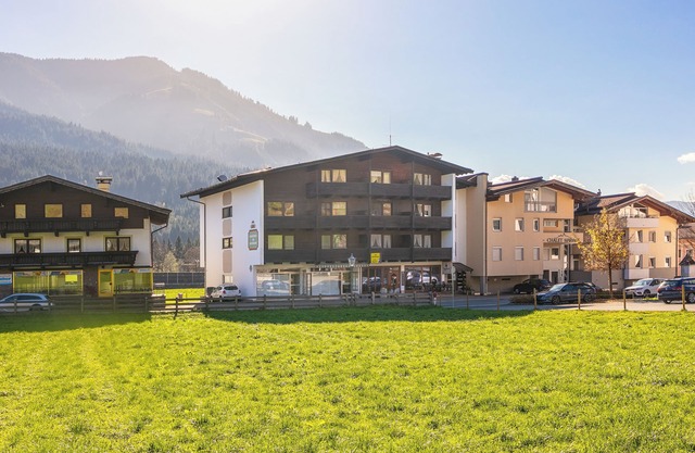 Cosy accommodations for large travel groups