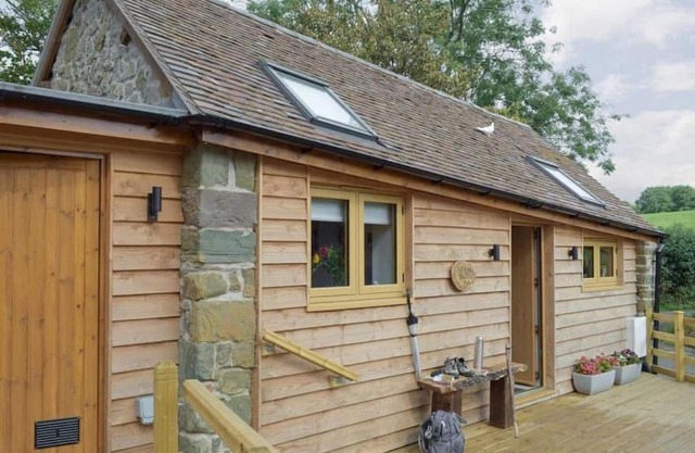 Cosy and quiet one bed barn conversion.