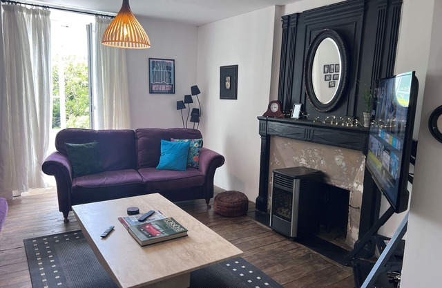 Cosy and quirky 2bedrooms close to river, water sports, cafes.