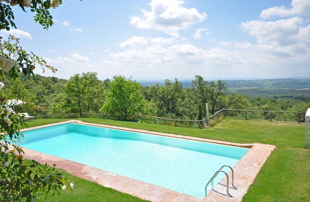 Cosy apartment for 3 people with pool, WIFI, pets allowed and panoramic view