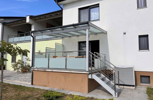 Cosy apartment for 6 guests with WIFI, A/C, TV, terrace and pets allowed