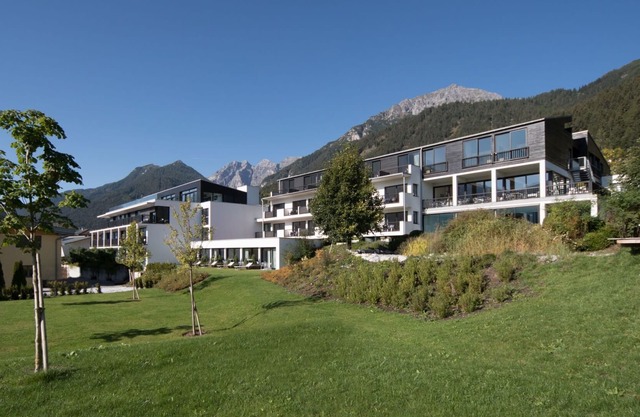 Cosy apartment for 4 guests with pool, WIFI, TV, terrace, pets allowed and parking