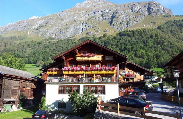 Cosy apartment for 13 guests with WIFI, TV, balcony and pets allowed