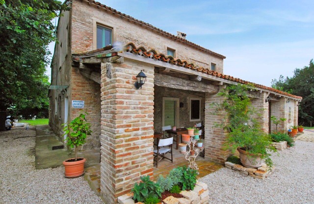 Cosy apartment for 2 people with A/C, WIFI, pool, TV, patio and pets allowed