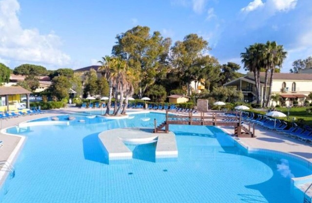 Cosy apartment for 4 guests with pool, A/C, WIFI, TV, pets allowed and parking