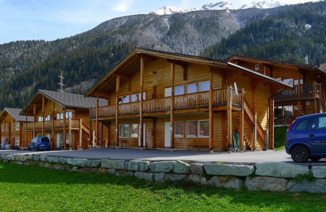 Cosy apartment for 4 guests with WIFI, TV, balcony, pets allowed, panoramic view and parking