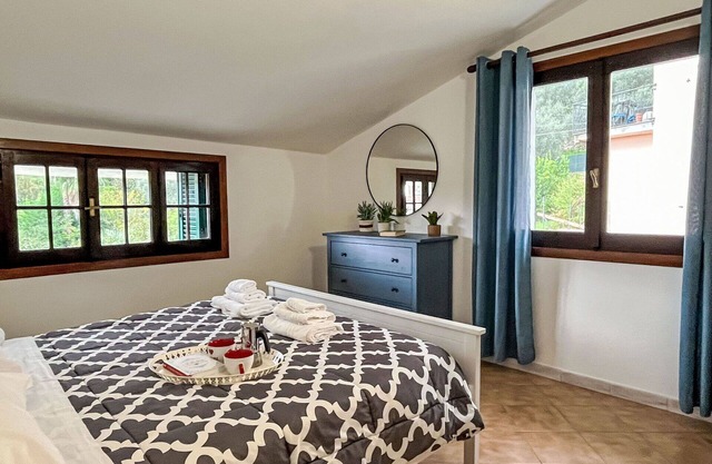 Cosy apartment for 4 people with pool, WIFI, patio, pets allowed and panoramic view